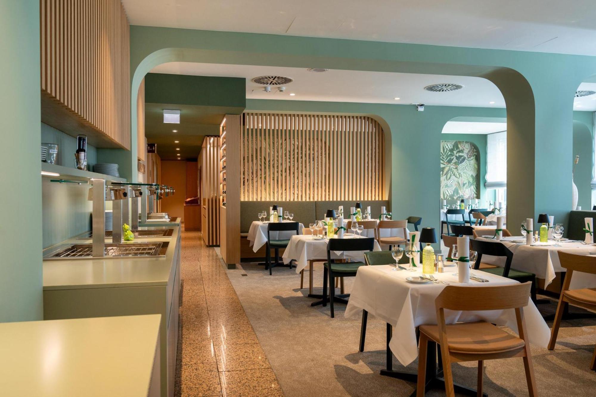 Erikson Hotel Зинделфинген Екстериор снимка