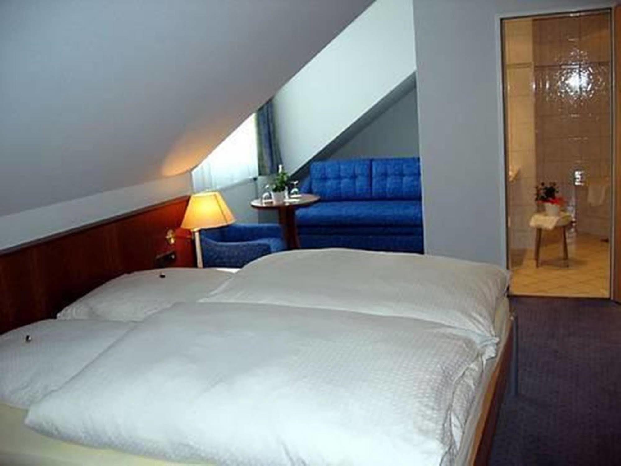 Erikson Hotel Зинделфинген Екстериор снимка