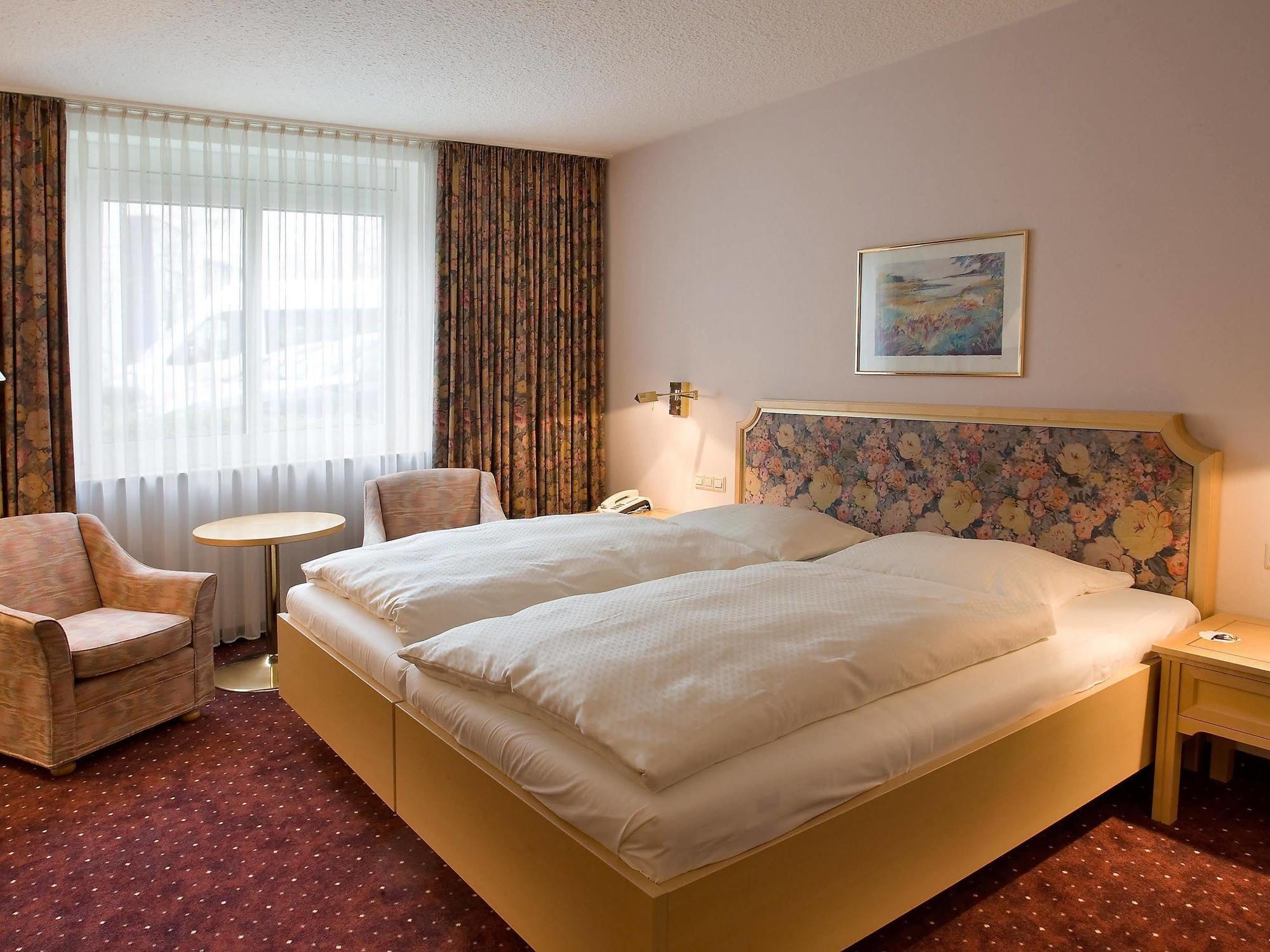 Erikson Hotel Зинделфинген Екстериор снимка