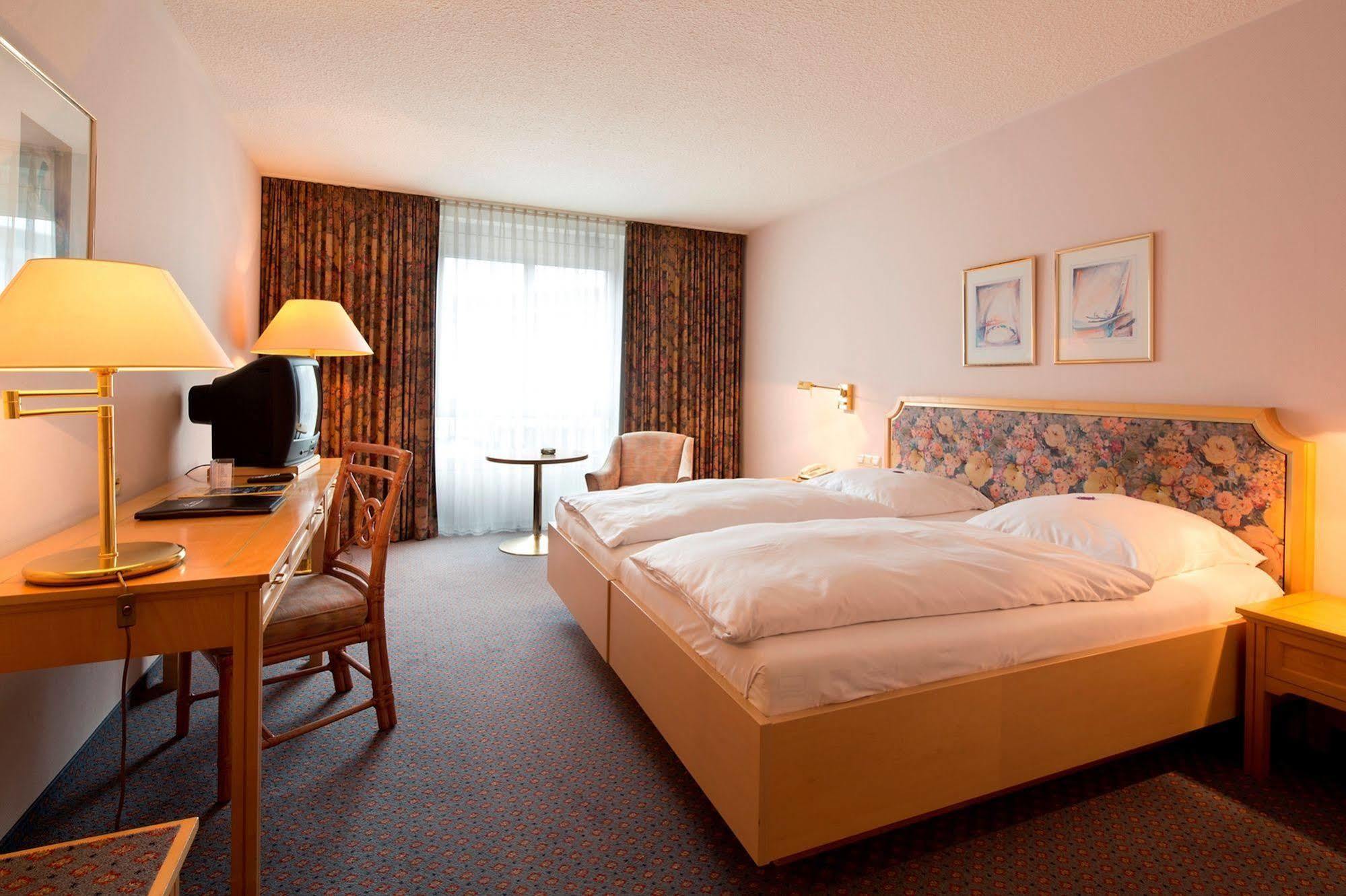 Erikson Hotel Зинделфинген Екстериор снимка